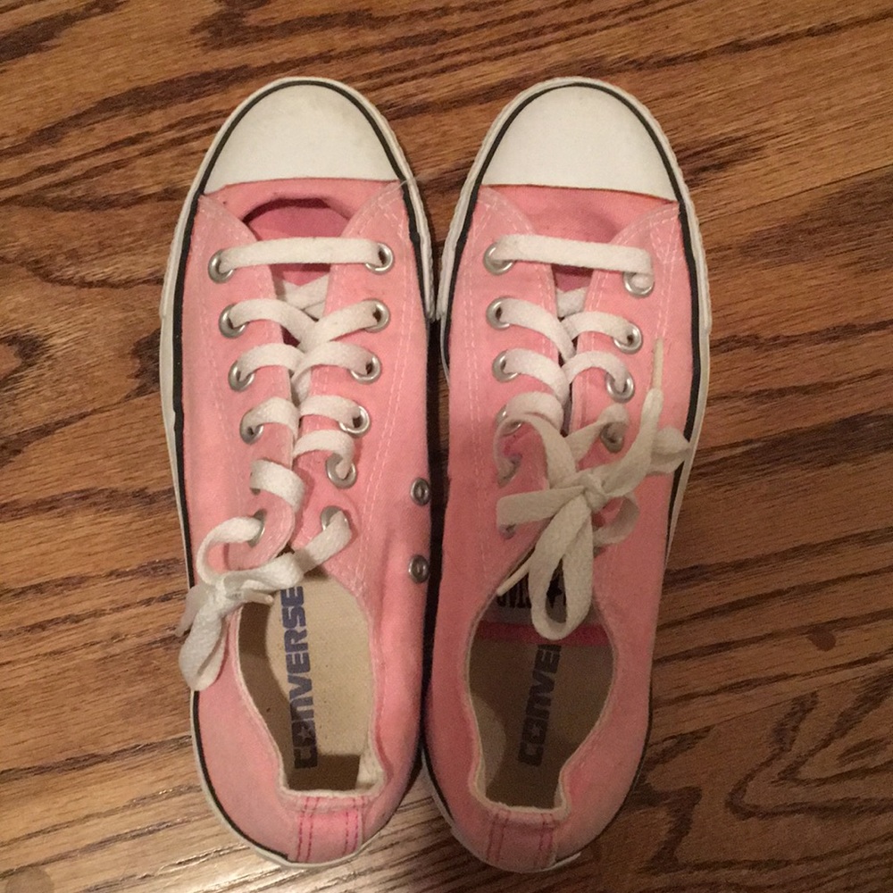 Light pink Converse All Stars